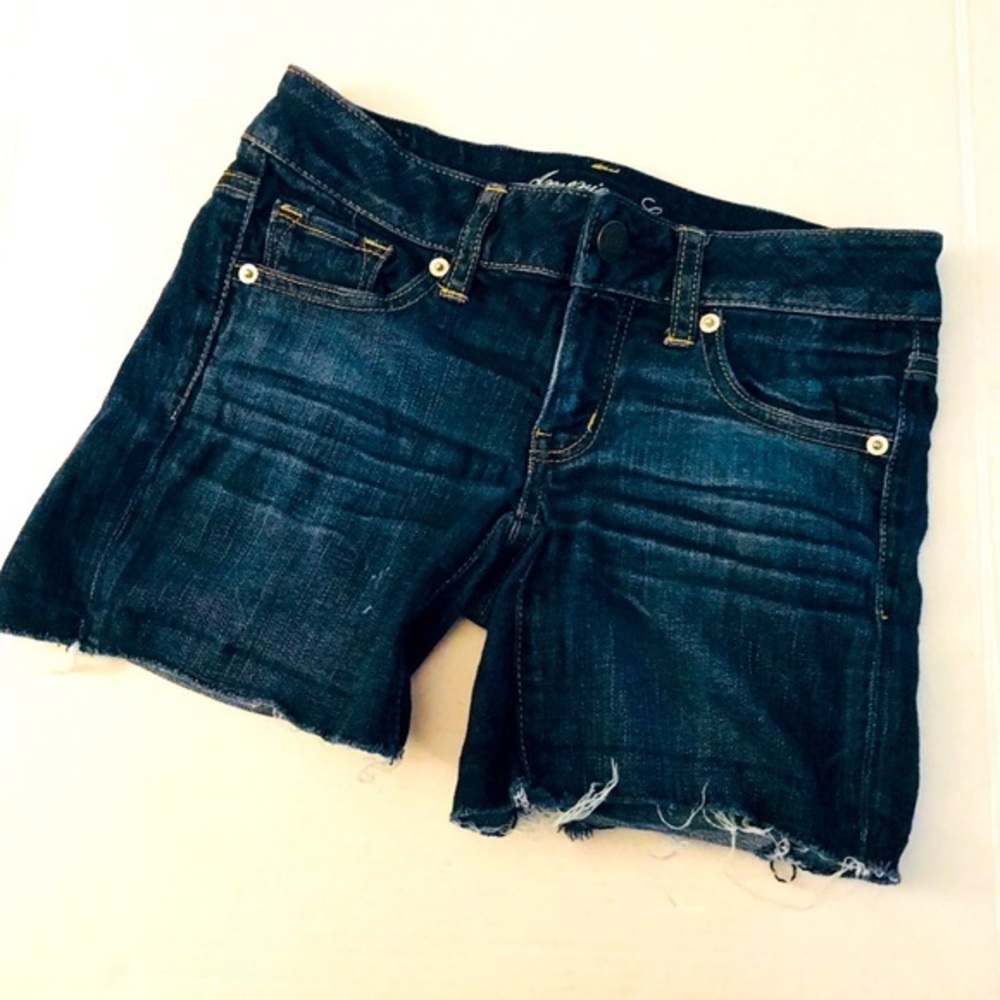 AEO DENIM STRETCH JEAN SHORTS SIZE 2
